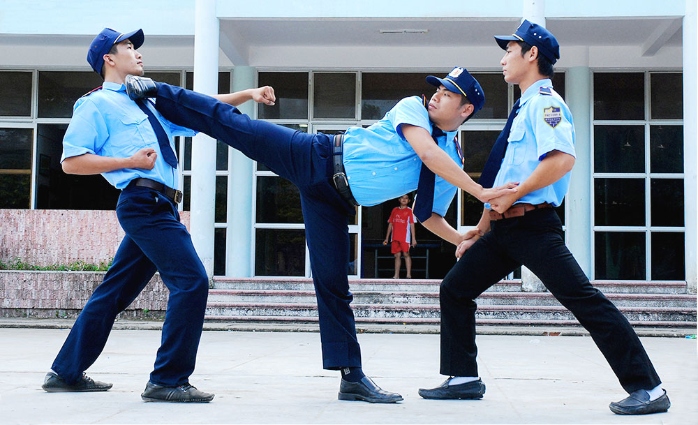 Nhân viên bảo vệ VSC Việt Á tập luyện võ thuật tự vệ nhan-vien-bao-ve-vsc-viet-a-tap-luyen-vo-tu-ve