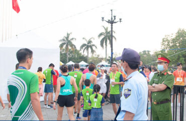 nhan-vien-bao-ve-ho-tro-an-ninh-tai-su-kien-the-thao