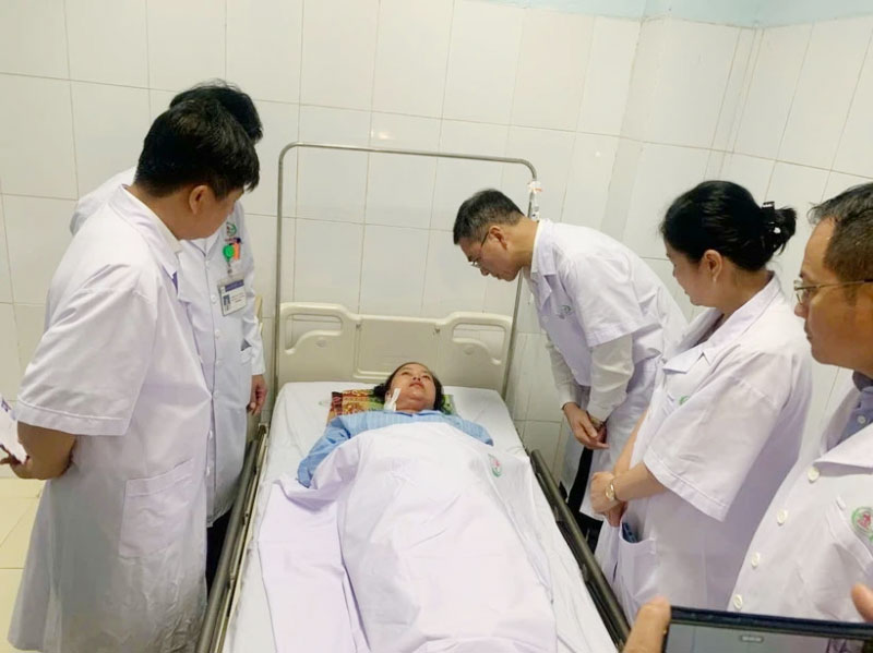 tham-hoi-dong-vien-nu-dieu-duong-dang-dieu-tri tham-hoi-dong-vien-nu-dieu-duong-dang-dieu-tri