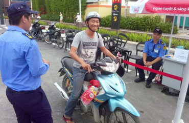 nhan-vien-bao-ve-giu-xe-can-luu-y-gi