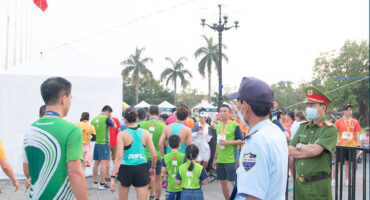 nhan-vien-bao-ve-ho-tro-an-ninh-tai-su-kien-the-thao